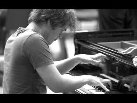 Benjamin Grosvenor - Liszt-Gounod Valse from Faust