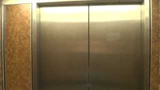 preview picture of video 'Seaberg Elevator at Macy's at Macy's Plaza in Commack, NY'