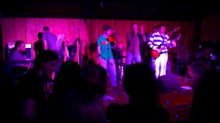 Gente Distinta en concierto