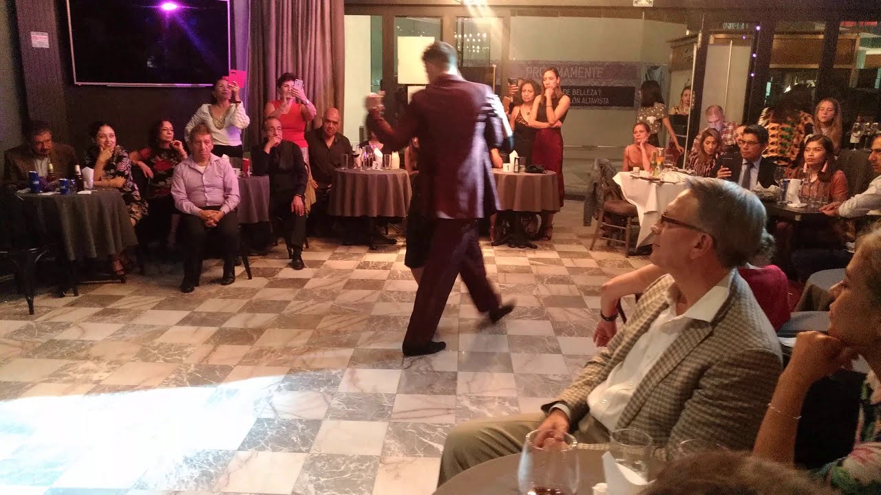 Video thumbnail for Angeles Carrión y Daniel Arroyo interpretan Cielito Mio