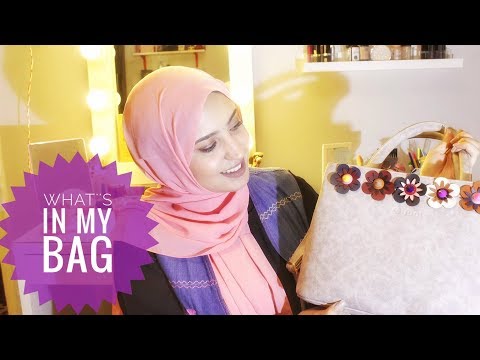 what is in my bag / في ايه فى شنطتى ؟