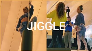 Jennifer Lopez Teaches Shakira How To Butt Jiggle In Super Bowl Rehearsal