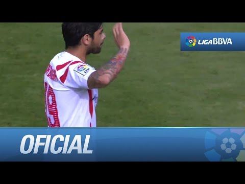 Disparo de Banega ajustado al poste