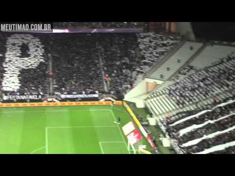 Torcida faz lindo mosaico na Arena Corinthians antes do cl�ssico