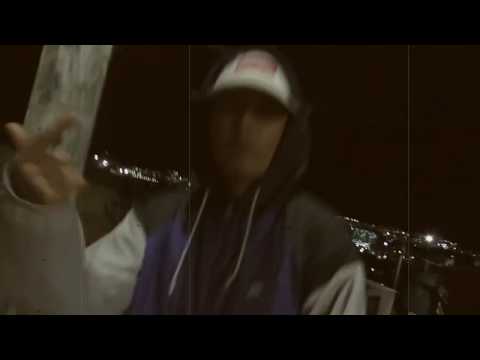 MHZ - SOLO VIVO Y ESCRIBO  (Video Oficial)