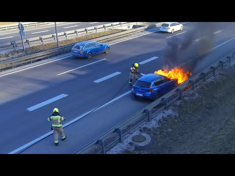 [POŽAR OSEBNEGA VOZILA NA AC] GB Ljubljana voz 6, gašenje požara