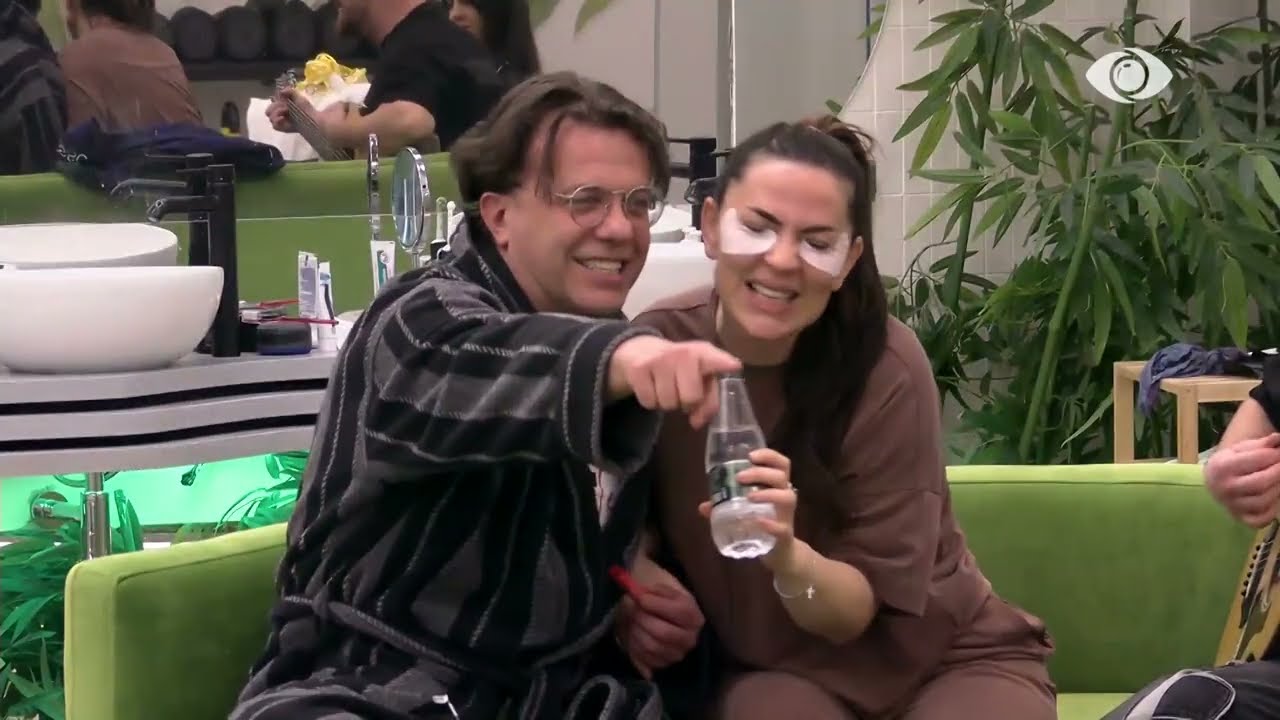 Ndizet atmosfera/ Laerti, Rozana dhe Tiri këndojnë së bashku: Alo, alo, alo, ty të dëgjoja…