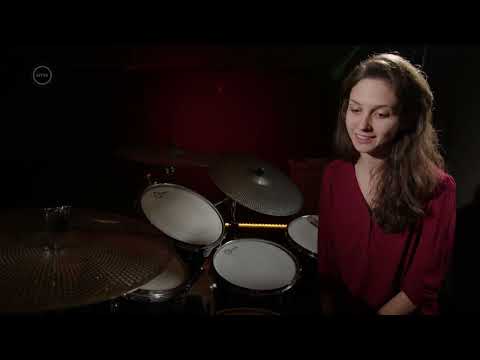 KRAKKÓ Galambos Júlia  balerina