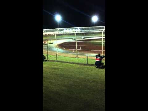 Wingless Toowoomba Scott Thomsen.mov