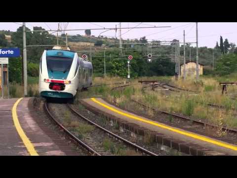 TRENO IN PARTENZA DALLA STAZIONE DI LEONFORTE - PIRATO