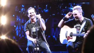 Bee Girl  - Pearl Jam 2016.08.20 Chicago Wrigley 1