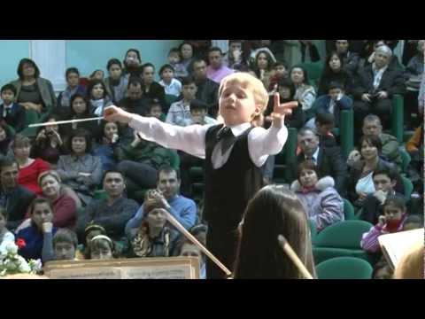 Edward Yudenich (8 years old) conducts Liszt 