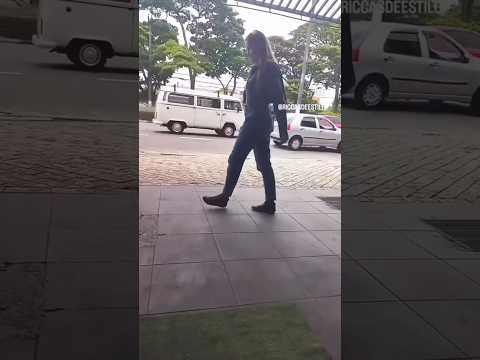 Look Casual elegante sem esforço. O segredo da sobreposição com jaqueta jeans para um visual moderno