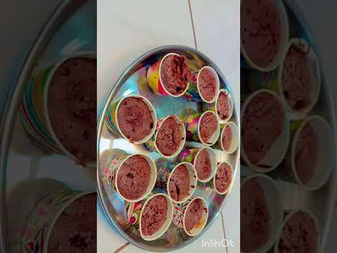 Making cup cake for mummy's birthday 