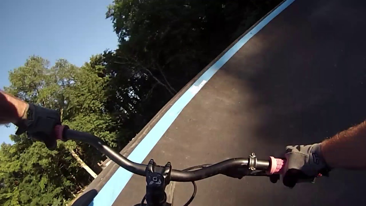 Pumptrack Jouet-sur-l'Aubois