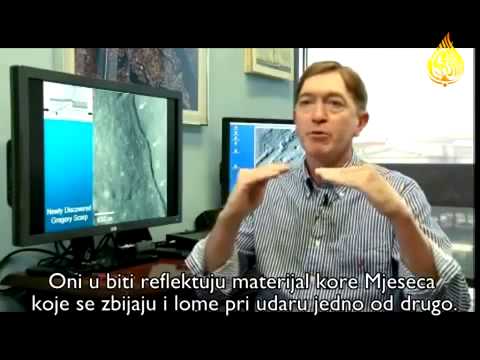 Mjesec se raspolutio