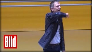 Uni-Professor geht steil in Erlangen - Vorlesung wird laut (Original) Obereber Ersties Mathe
