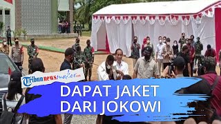 Momen Pemuda Asal Sorong Dapat Jaket dari Jokowi saat Minta Foto, Diberi Nasihat Ini oleh Presiden