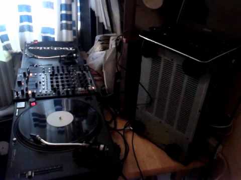 1 Hour UK Garage Mix 10th October 2012 (High Quality Audio)