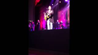 Tim Rushlow performs "What Might Have Been" @Dollywood