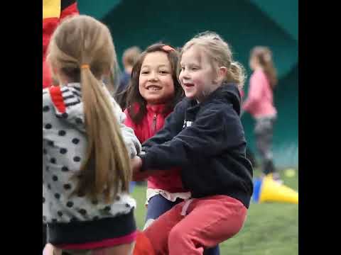 Děti z partnerských školek sportovaly v nafukovačce