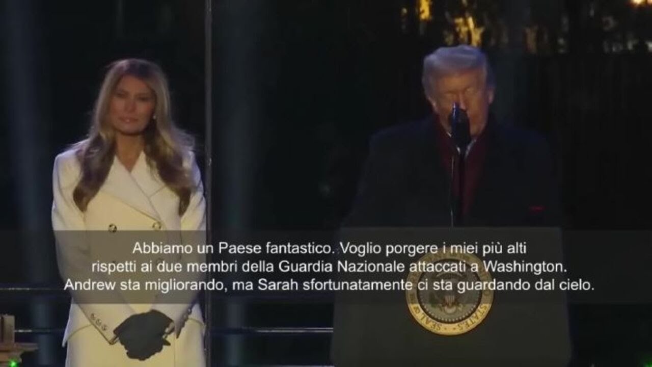Trump accende l'albero di Natale a Washington: Stiamo lavorando per la pace