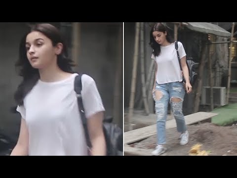 download lagu mp3 mp4 Alia Bhatt Boyfriend Jeans, download lagu Alia Bhatt Boyfriend Jeans gratis, unduh video klip Alia Bhatt Boyfriend Jeans