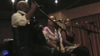 Jonathan Butler sings with his daughter Randy Butler Don't know why