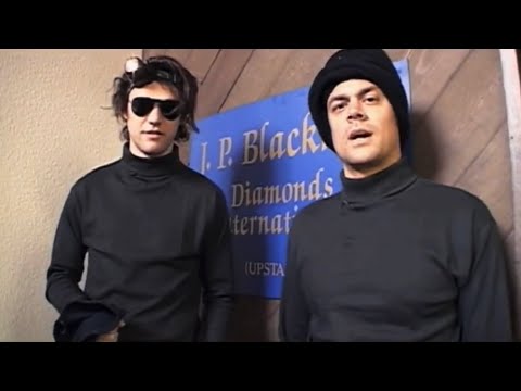 Jackass: The Movie (2002) - The Burglars