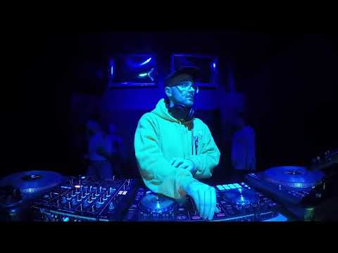 The Blue Oyster: JJay / 31.08 / 17 - 18