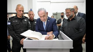 רה"מ נתניהו הגיע לביקור הוקרה בשירות בתי הסוהר, כאות הערכה לפעילות לוחמי ומפקדי הכליאה (עדכוני משרד ראש הממשלה) - התמונה מוצגת ישירות מתוך אתר האינטרנט יוטיוב. זכויות היוצרים בתמונה שייכות ליוצרה. קישור קרדיט למקור התוכן נמצא בתוך דף הסרטון