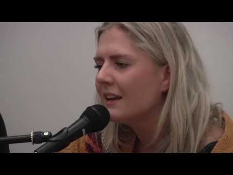 Nærri enn nærri - Jastrið Sivertsen