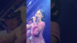 Download lagu SHORT⚡Lintang ing  tawang  kadyo netramu, Padange bulan gambarne esemu - Silvy  | Berkah Talenta mp3