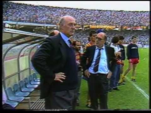 La gioia di Mazzone, giocatori e dirigenti al termine di LECCE-Torino 3 a 1 del 25 giugno 1989