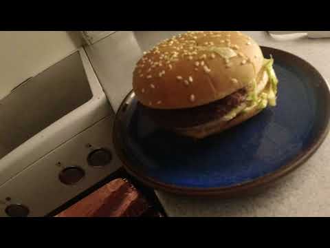 MongoTV_6764 - SPISER BIG MC BURGER FRA MC DONALDS SENT TORSDAG AFTEN MED COLA TIL