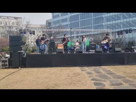 Champagne Supernova 리허설