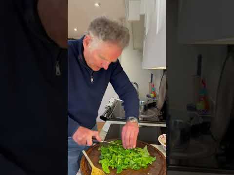 Pasta bake with nettles, mushrooms, spinach & leeks