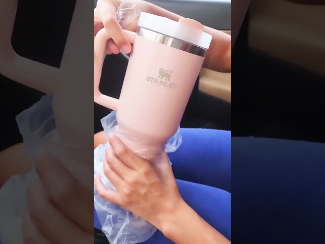 Vídeo relacionado con Botella de agua personalizado con nombre, bidón de aluminio para llevar, cantimplora para niños de 600 ml con dos tapones, regalos personalizados para niños con su nombre (Rayo Vallecano)