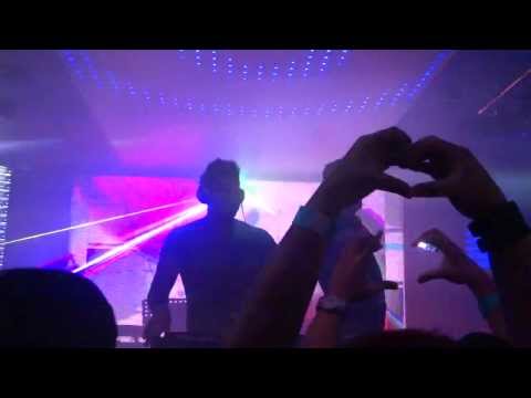 World Top No.50 DJ Mag, TENISHIA first time perform on Friday night at Club Celebrities, Miri 3