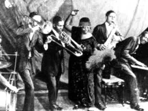 Gertrude "Ma" Rainey & Her Georgia Jazz Band-Jelly Bean Blues