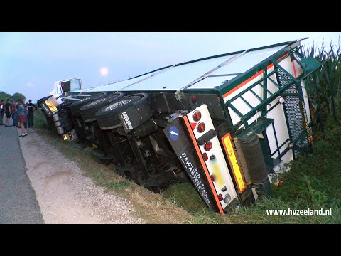 Vrachtwagen gekanteld bij Kruiningen