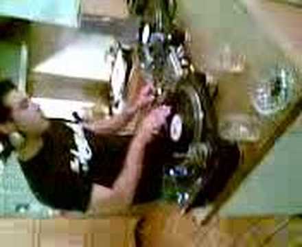 DJ D-LYTE SCRATCHIN IT UP!!