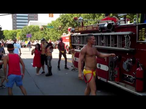 Swinging Richards Heats Up Atlanta Pride Parade