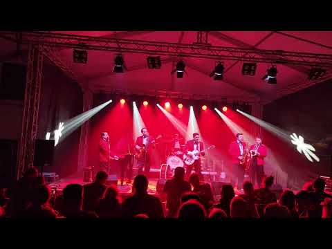 The 6 Fireballs - Wiggie Waggie Woo