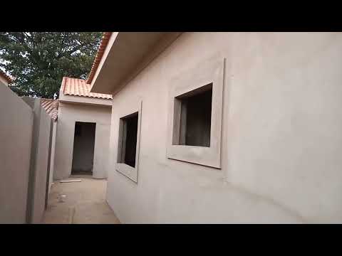 Reboco de uma casa em andamento: faixas e requadros (149)