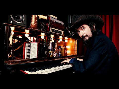 Video per il significato della canzone Che cos'è l' amor di Vinicio Capossela