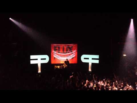 Flux Pavilion - Smack My Bitch Up@La Cigale Paris 1/11/12