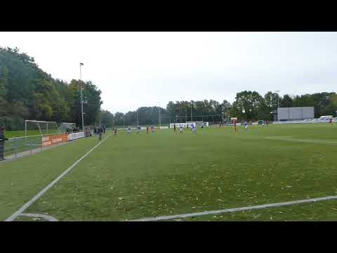 Thuis tegen Woezik.  Doelpoging Brent