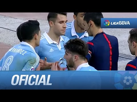 Penalti de Cabral por tocar el balón con el brazo dentro del área