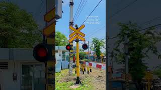 Download lagu Sirine Unik Di Perlintasan Kereta Api Bojong Indah - Railroad Crossing Train mp3